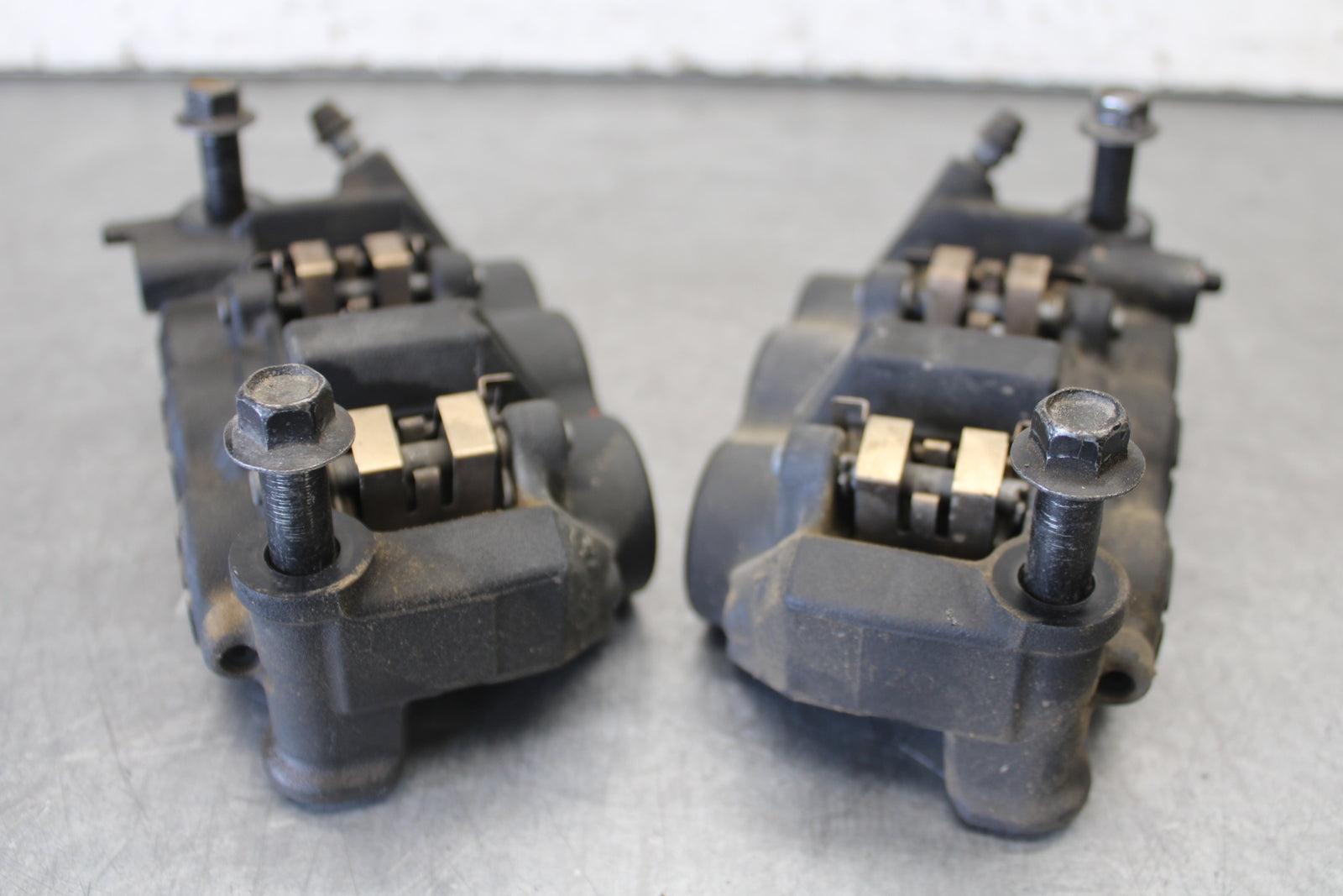 09-14 YAMAHA YZF R1 RIGHT LEFT FRONT BRAKE CALIPER SET PAIR CALIPERS BB696
