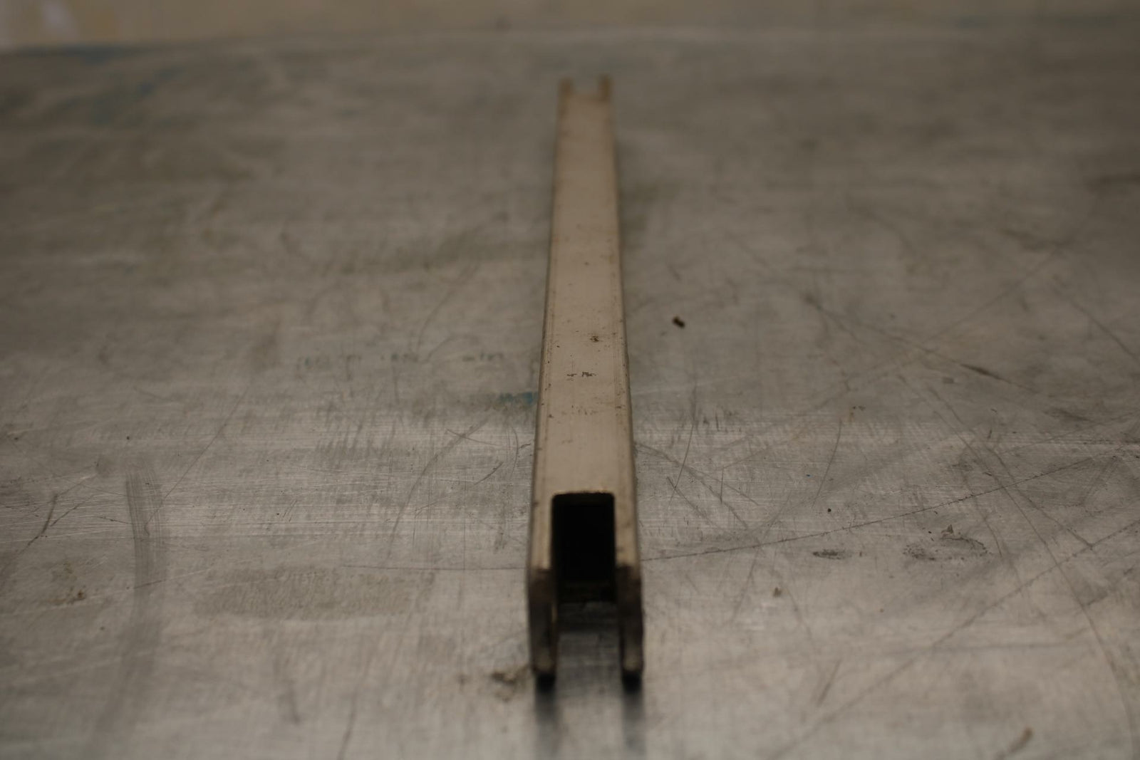 85 YAMAHA RZ500 REAR BACK BRAKE TORQUE ROD SHAFT BAR BB27 A