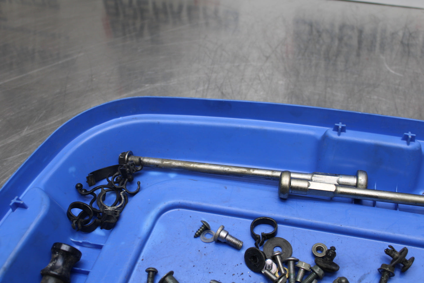 04-05 KAWASAKI NINJA ZX10R MOUNTING BOLTS HARDWARE MOTOR SCREWS BB163