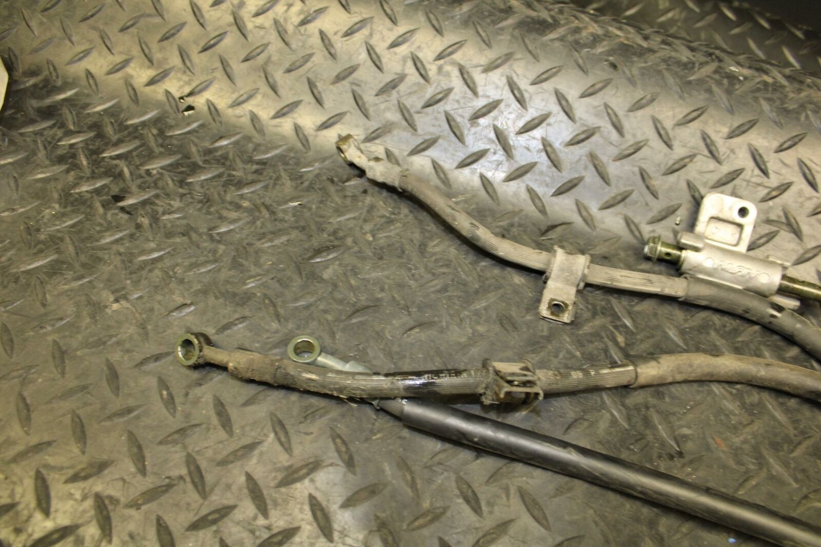 05-06 SUZUKI KATANA 750 GSX750F FRONT BRAKE CALIPER HOSES LINES bb166