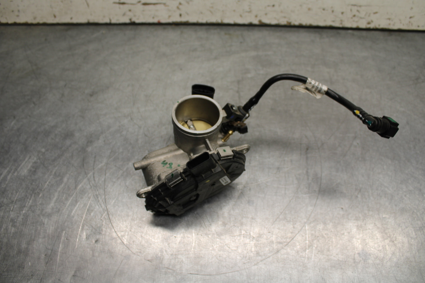 17-24 KTM 390 DUKE MAIN FUEL INJECTORS / THROTTLE BODIES BB734