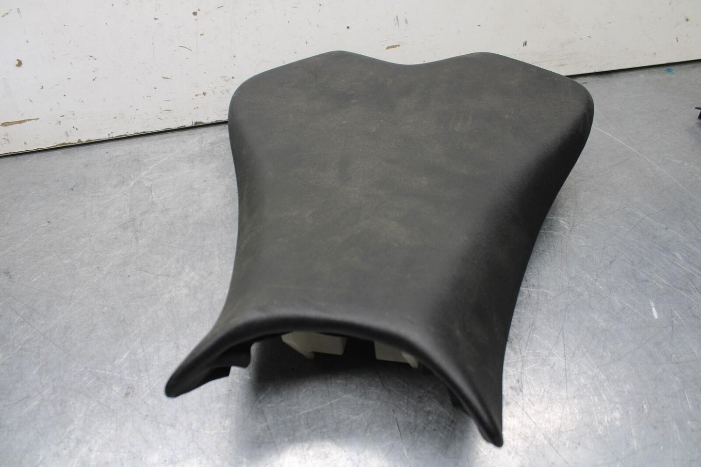 08-19 KAWASAKI NINJA ZX10R FRONT DRIVERS SEAT PAD SADDLE PILLION BB636