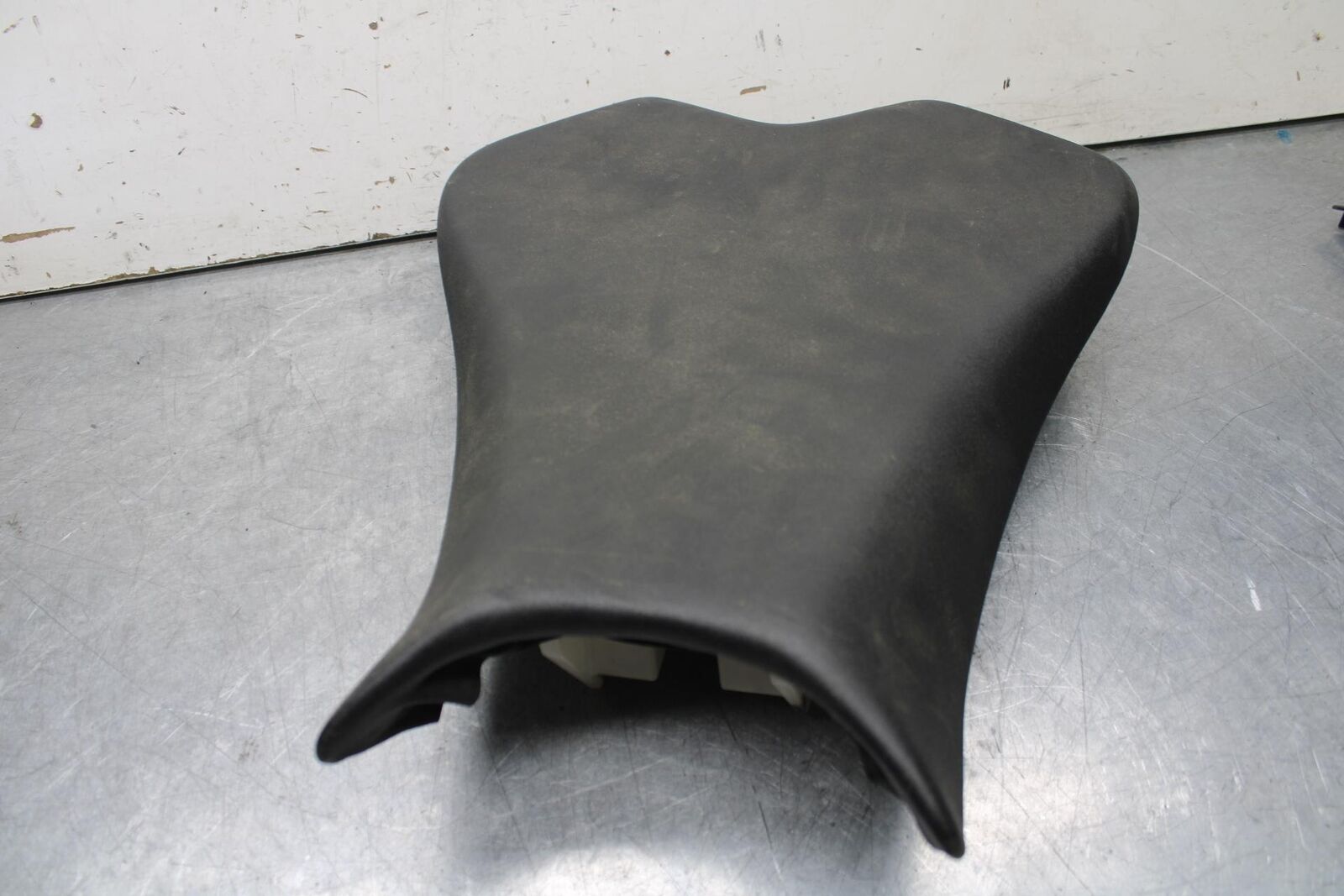 08-19 KAWASAKI NINJA ZX10R FRONT DRIVERS SEAT PAD SADDLE PILLION BB636