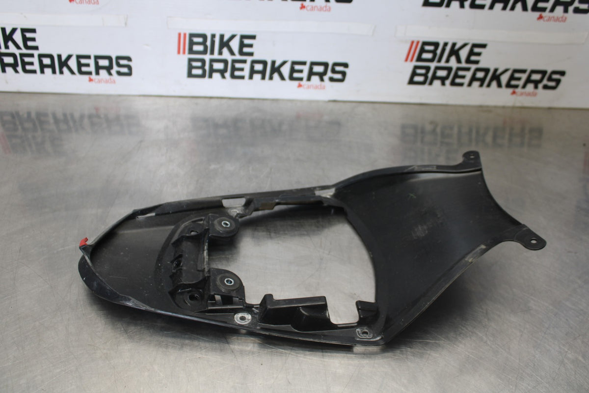 11-26 SUZUKI GSXR750 CENTER REAR BACK TAIL FAIRING COWL BB900