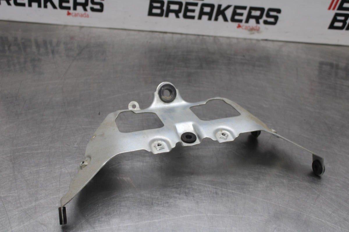 06-07 SUZUKI GSXR 600 FRONT GAS TANK BRACKET MOUNT BB880