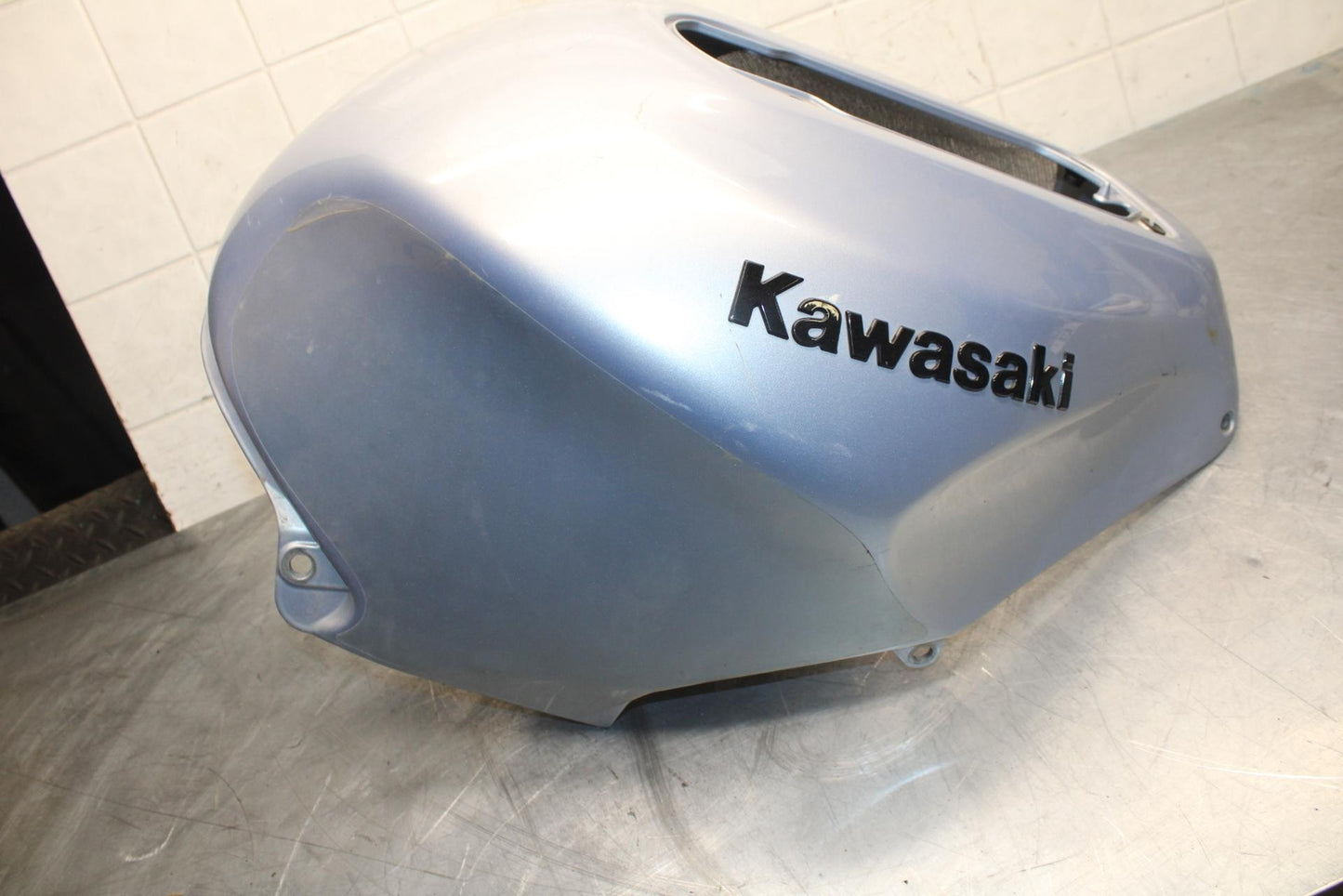 2003 Kawasaki Ninja ZX12R ZX1200B GAS TANK FUEL CELL COVER FAIRING COWL BB472