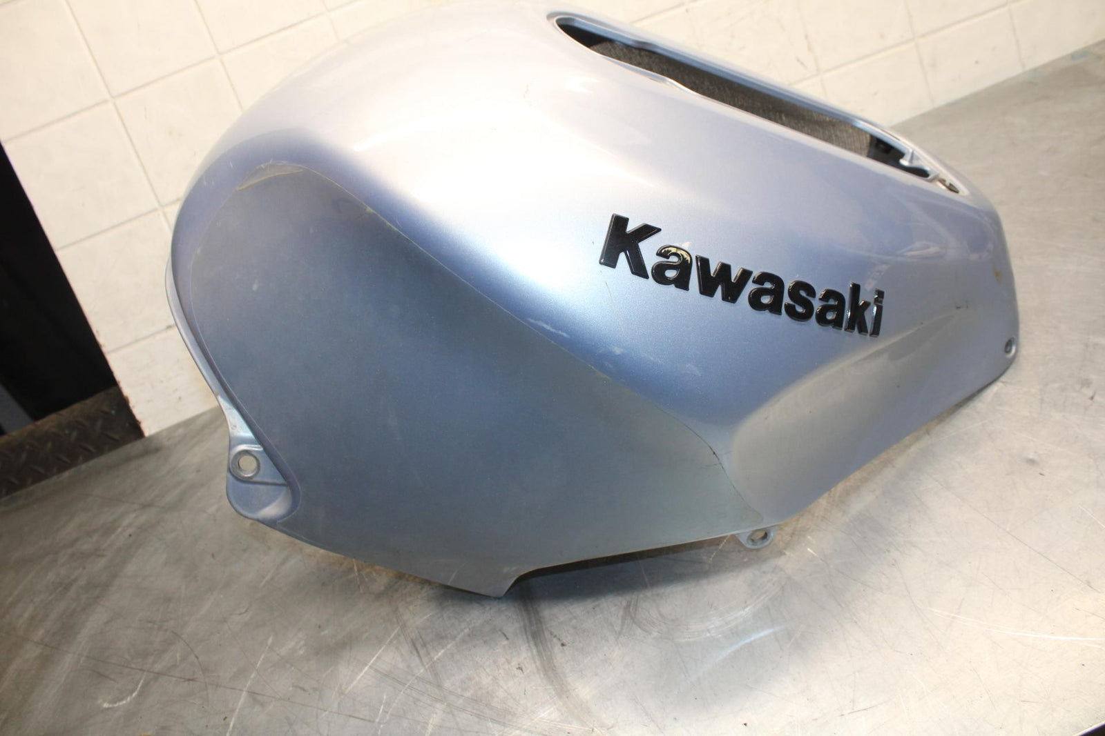2003 Kawasaki Ninja ZX12R ZX1200B GAS TANK FUEL CELL COVER FAIRING COWL BB472