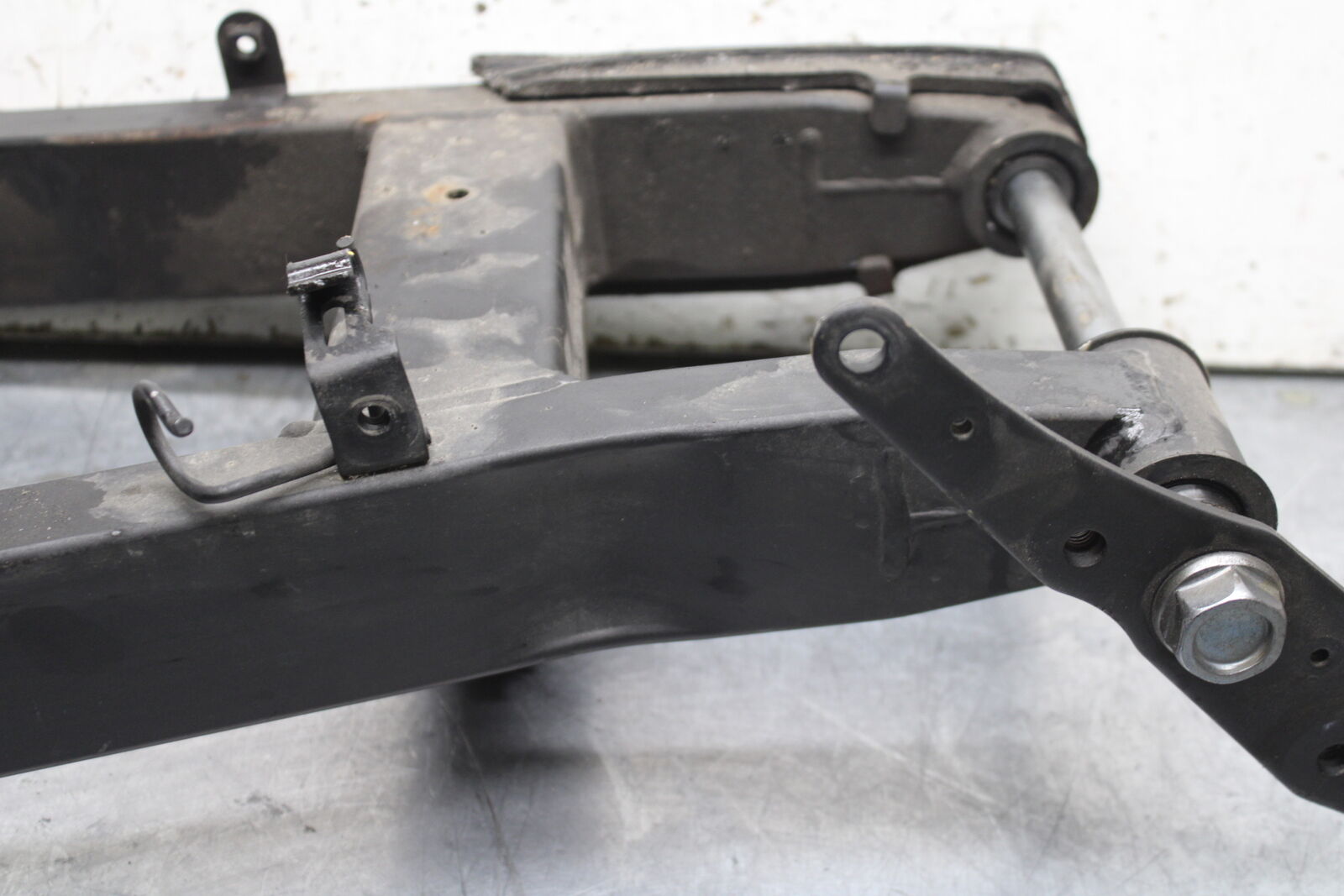 19-22 KAWASAKI Z400 REAR SWINGARM BACK SUSPENSION SWING ARM BB738