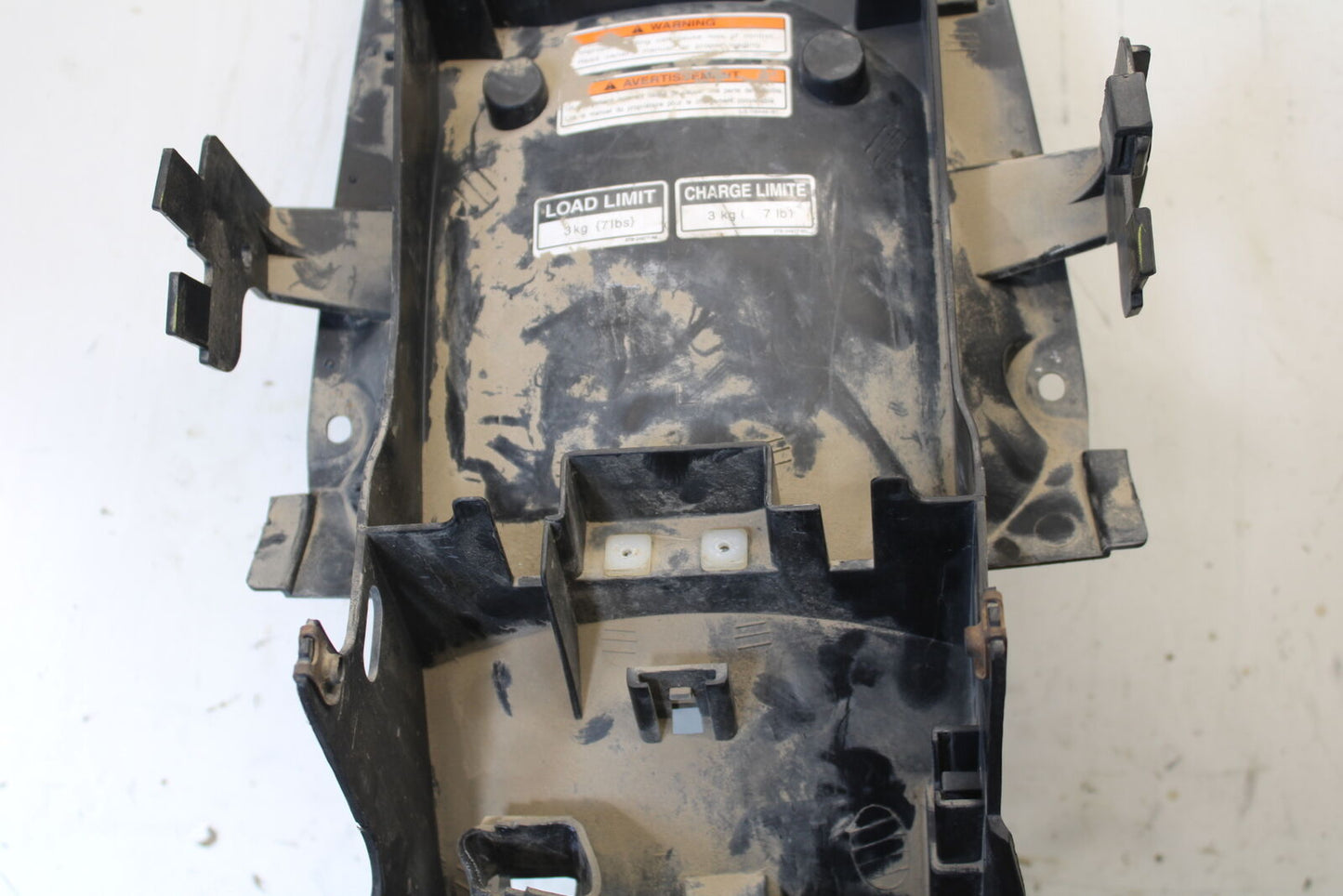 09-15 YAMAHA FZ6R REAR BACK TAIL UNDERTAIL BATTERY TRAY PLASTIC BB686