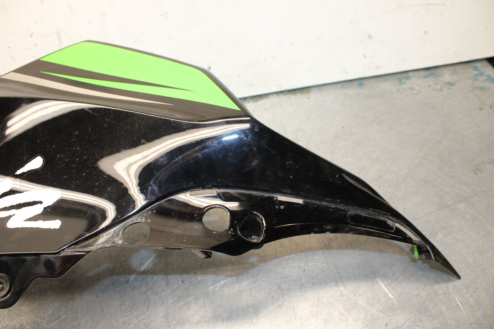 16 KAWASAKI NINJA ZX10R RIGHT FRONT UPPER MID SIDE FAIRING COWL PLASTIC BB650