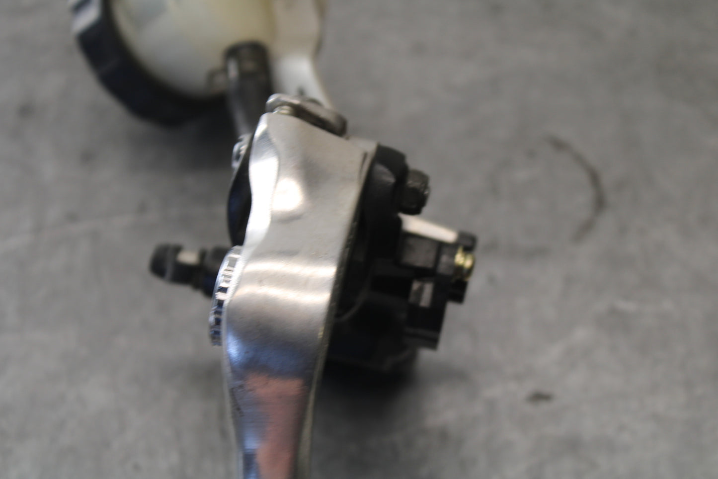 07-08 TRIUMPH DAYTONA 675 FRONT BRAKE MASTER CYLINDER w/ LEVER T2025700 BB685