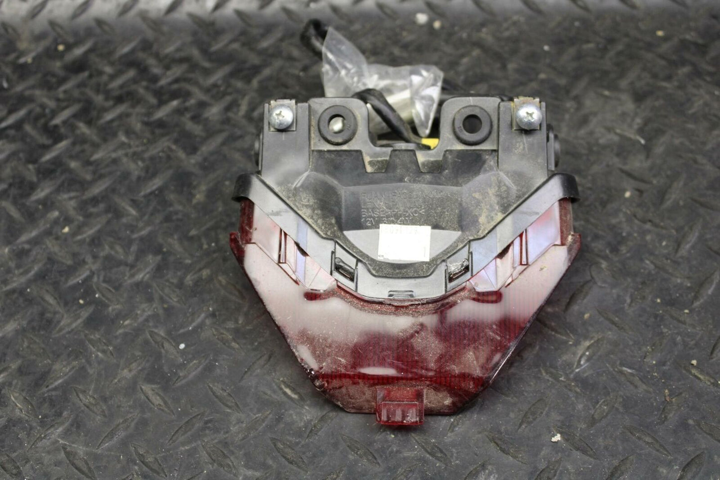 19 YAMAHA YZF R3 REAR TAIL TAILLIGHT BACK BRAKE LIGHT BB177