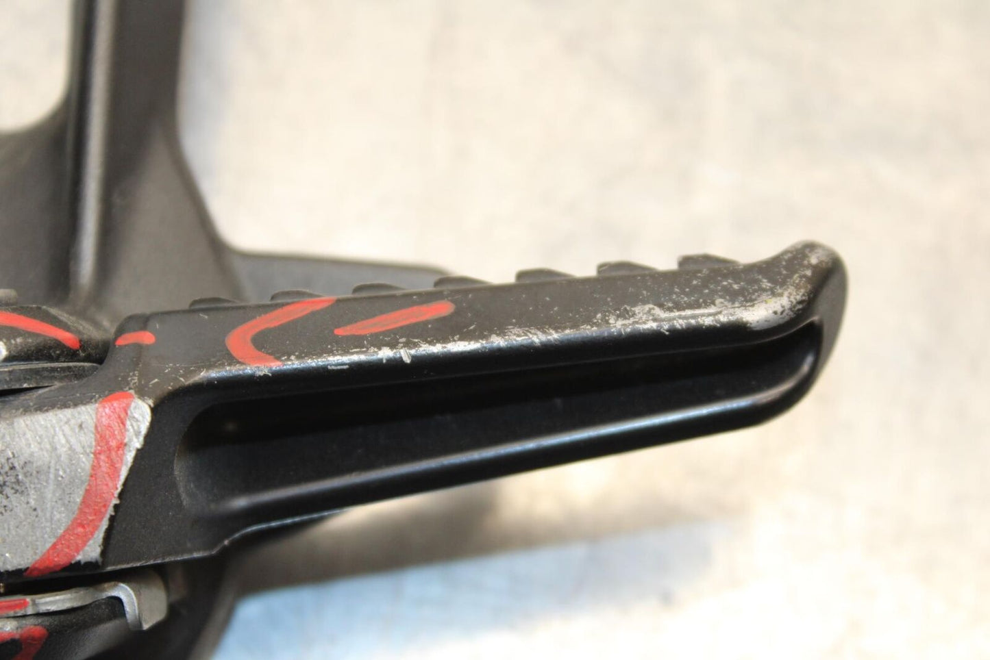 2011 Kawasaki Ninja ZX6R ZX600R RIGHT LEFT PASSENGER FOOT PEGS   BB587