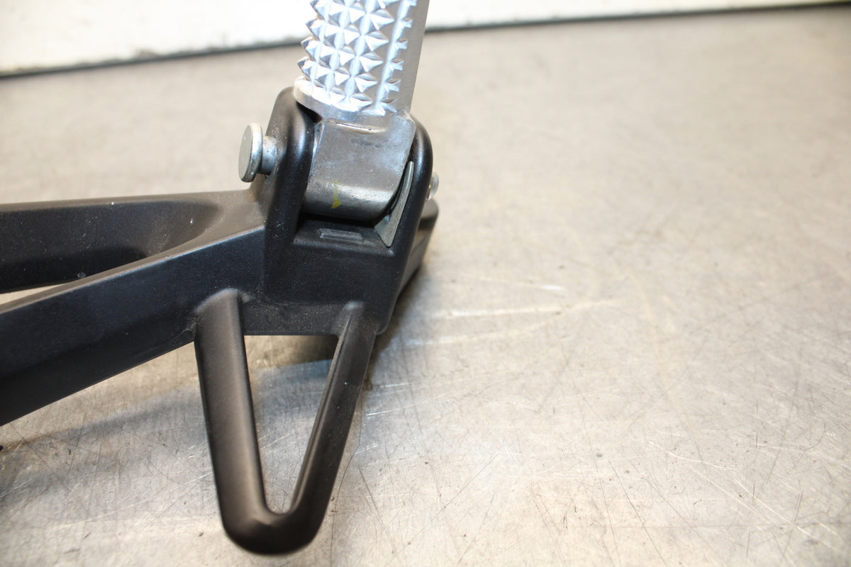 15-17 YAMAHA YZF R3 RIGHT REAR BACK PASSENGER PEG BB651