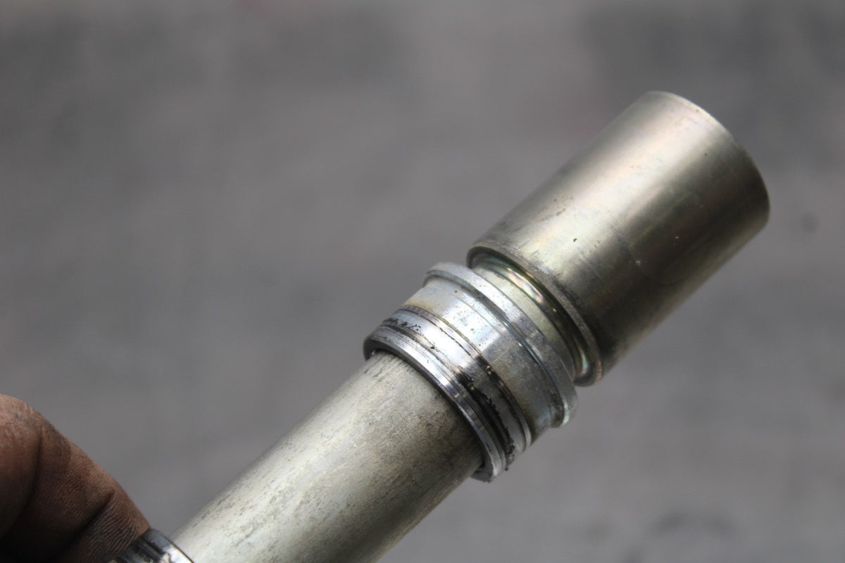 17 YAMAHA YZF R6 FRONT WHEEL RIM AXLE PIVOT BOLT BB922