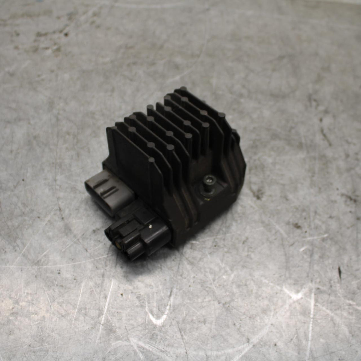 04-06 YAMAHA YZF R1 RECTIFIER VOLTAGE REGULATOR BB432