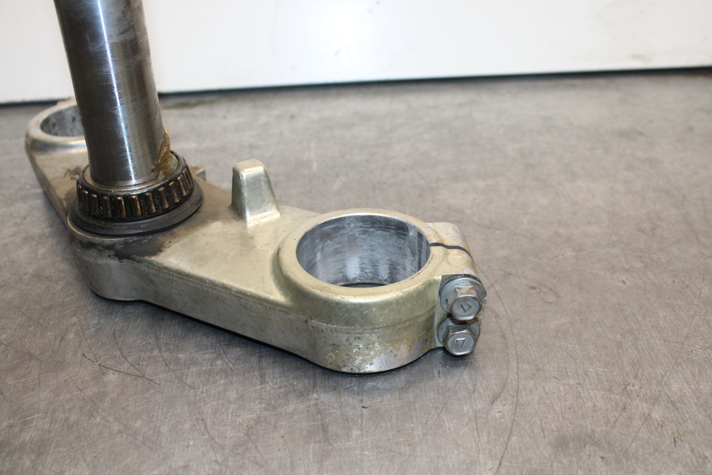 93-94 KAWASAKI NINJA ZX7R FRONT FORKS CLAMP LOWER TRIPLE TREE STEM BB124