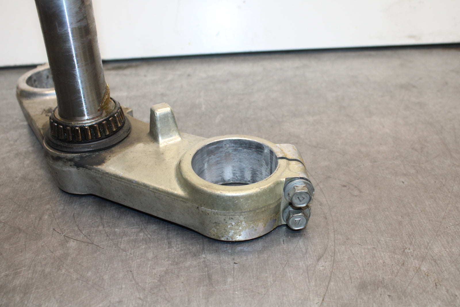 93-94 KAWASAKI NINJA ZX7R FRONT FORKS CLAMP LOWER TRIPLE TREE STEM BB124