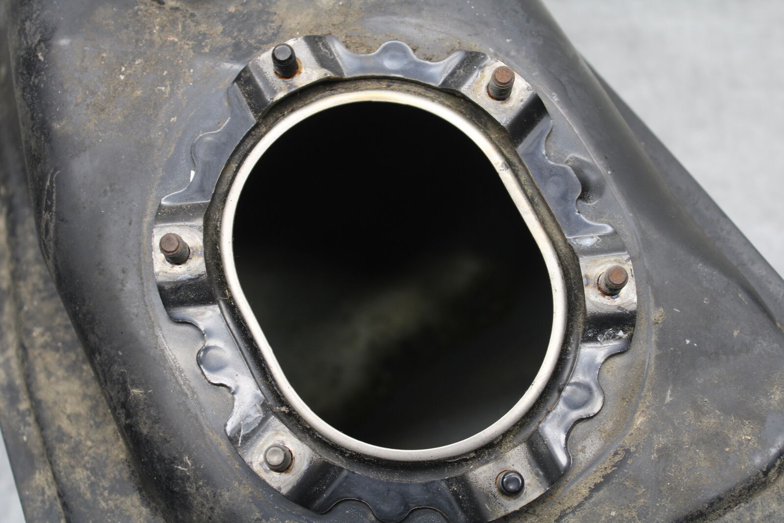 04-12 HONDA ST1300A GAS TANK FUEL PETROL RESERVOIR BB669