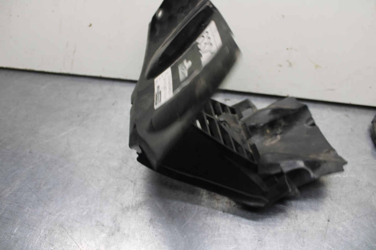 2007 Yamaha YZF R6 FRONT CENTER COWL FAIRING BB80