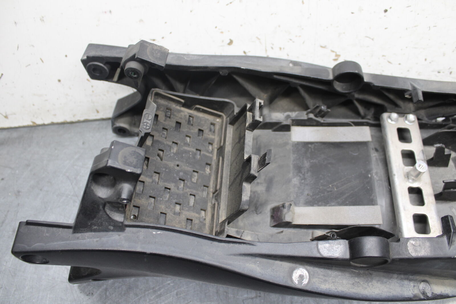 08-09 SUZUKI GSXR600 REAR SUBFRAME BACK SUB FRAME BB728