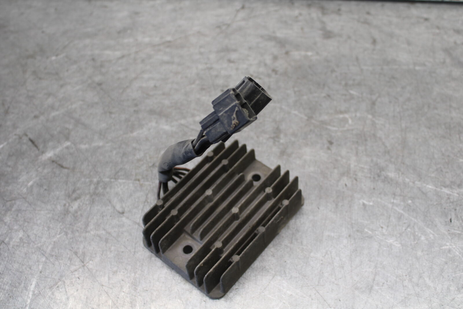 05-09 SUZUKI BOULEVARD C90 RECTIFIER VOLTAGE REGULATOR BB692