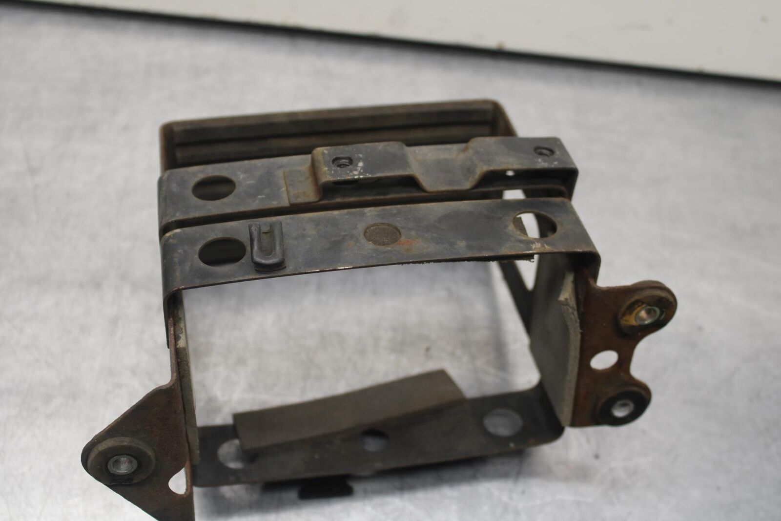 80-83 SUZUKI GS750E BATTERY BOX TRAY BB82