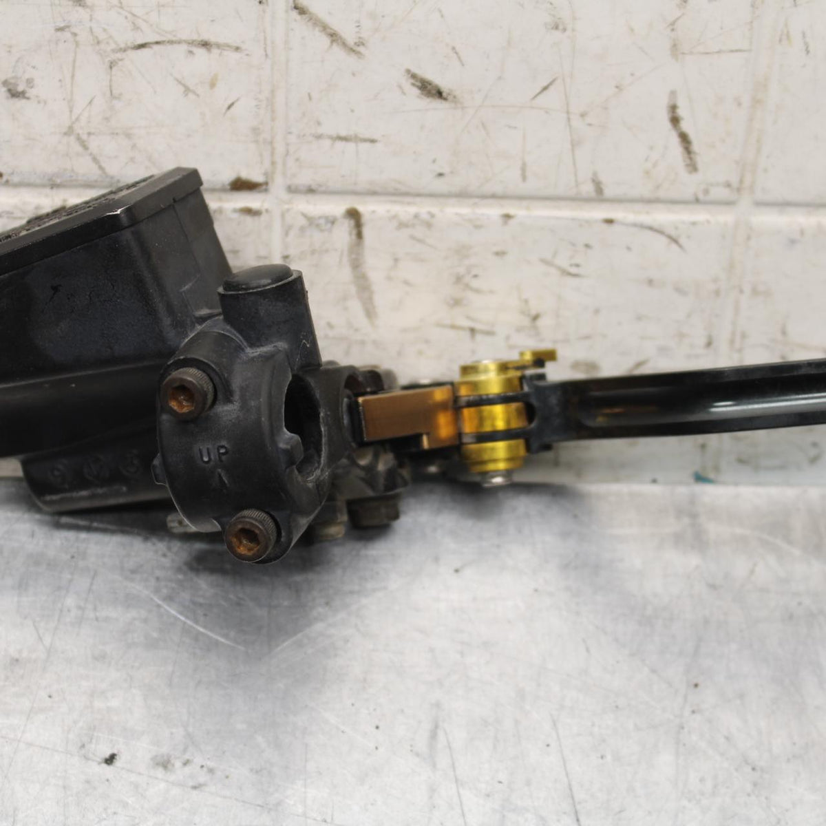 2000 Kawasaki Ninja ZX12R ZX1200A FRONT BRAKE MASTER CYLINDER w/ LEVER BB565