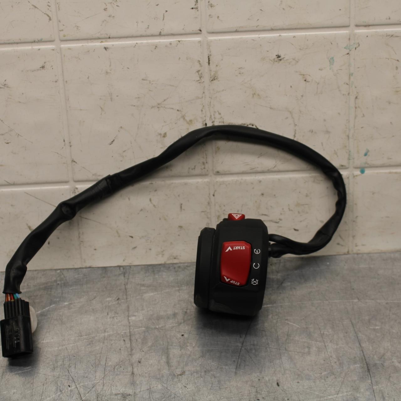 20 SUZUKI GSXR 1000 RIGHT CLIP ON HANDLE KILL OFF START SWITCH  BB597