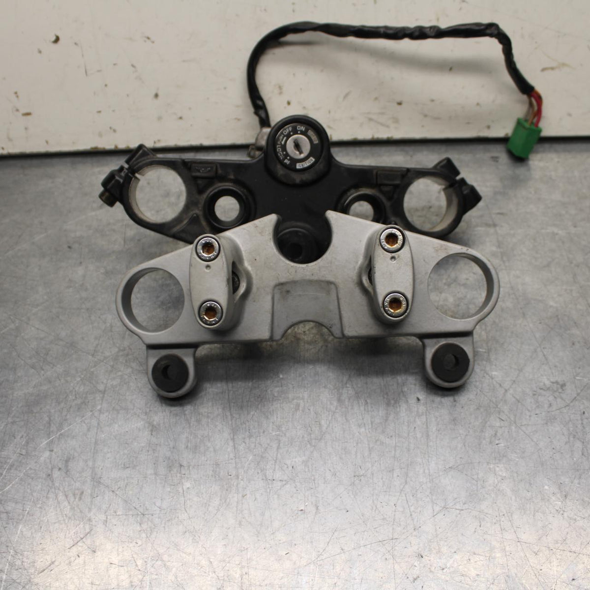 04-09 SUZUKI GS 500 FH GS500F FORKS UPPER TRIPLE TREE CLAMPS  BB97
