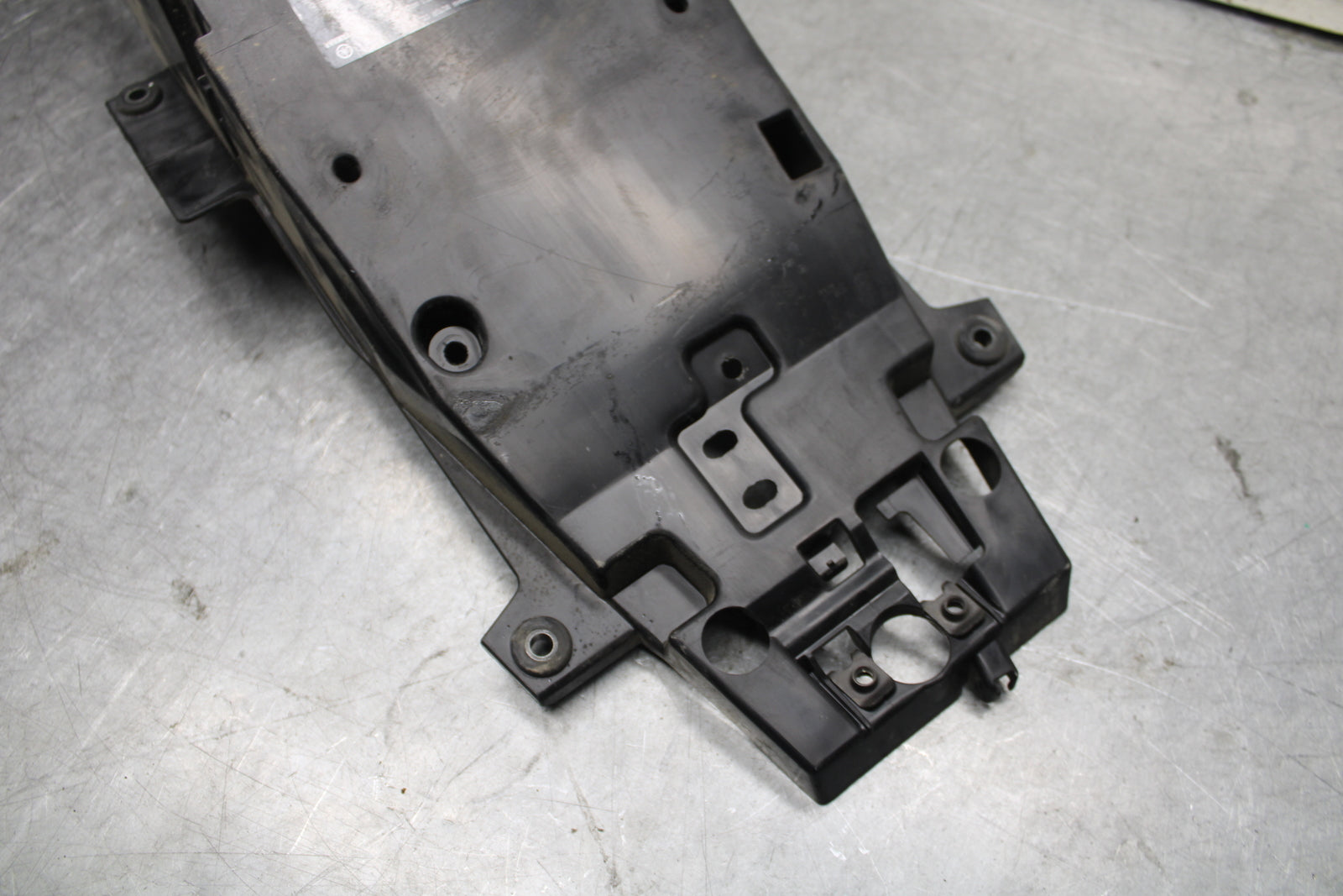 22-24 YAMAHA XSR900 REAR BACK TAIL UNDERTAIL BATTERY TRAY PLASTIC BB683