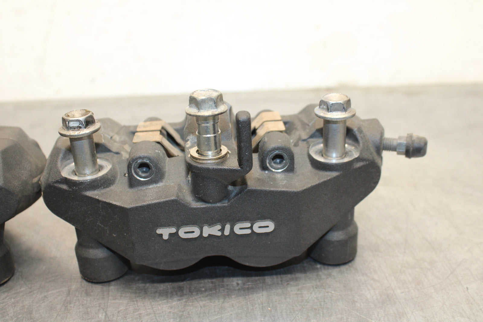 09 SUZUKI GSXR600 RIGHT LEFT FRONT BRAKE CALIPER SET PAIR CALIPERS BB759