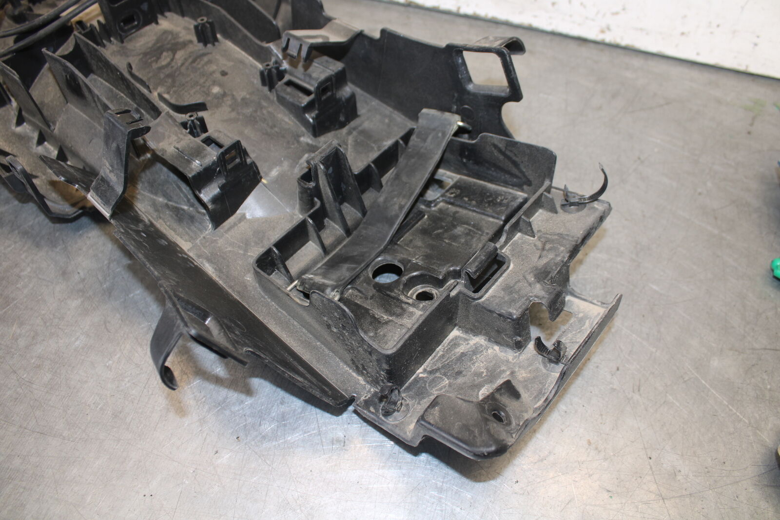 13-15 HONDA CBR500R REAR TAIL UNDERTAIL BATTERY TRAY PLASTIC 80105-MGZ-J00 BB704