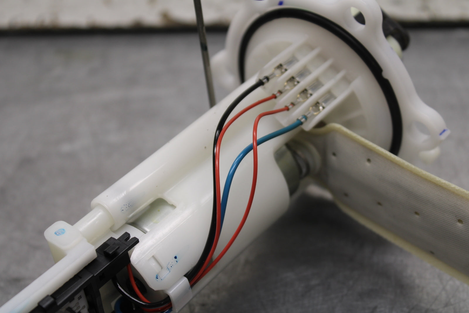 17-24 KTM 390 DUKE FUEL PUMP GAS PETROL SENDER UNIT BB734