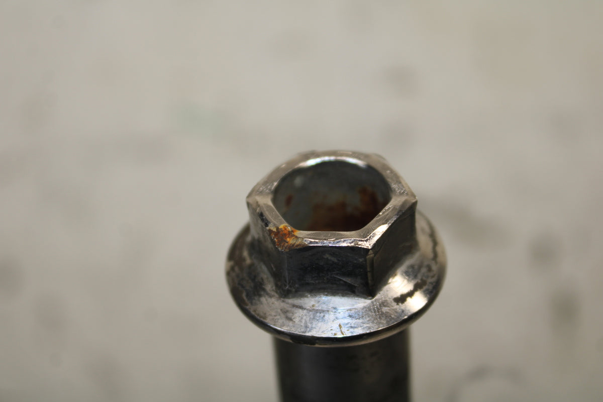 05-06 YAMAHA ROAD STAR XV1700A FRONT WHEEL RIM AXLE PIVOT BOLT BB703
