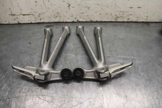 05-08 SUZUKI GSXR1000 REAR BACK PASSENGER PEG SET PAIR BB113
