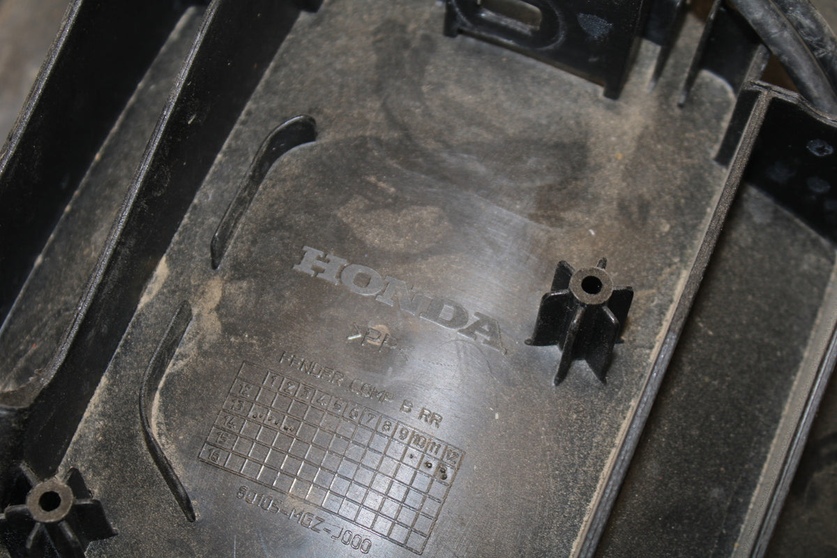 13-15 HONDA CBR500R REAR TAIL UNDERTAIL BATTERY TRAY PLASTIC 80105-MGZ-J00 BB704