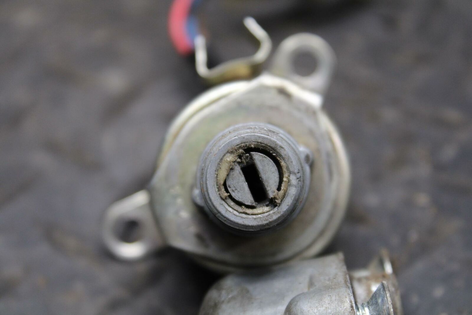 71 YAMAHA L5 KILL OFF SWITCH IGNITION STEERING LOCKSET NO KEY BB230