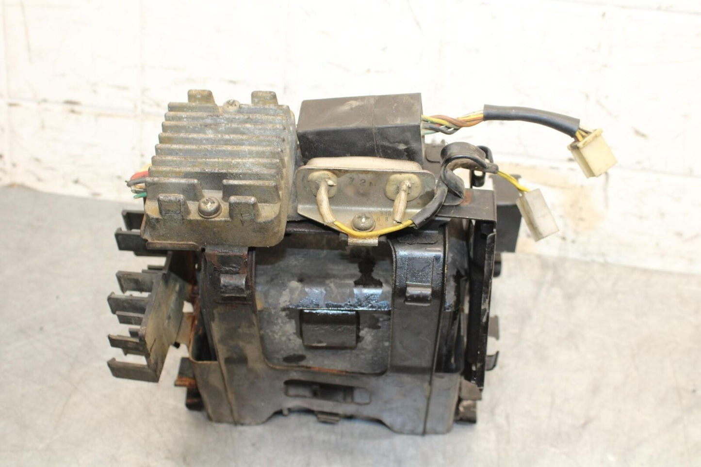 1977 Yamaha XS750 BATTERY TRAY BOX HOLDER BB554