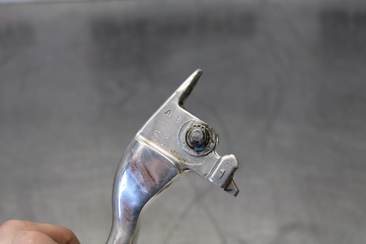 22 HARLEY-DAVIDSON SOFTAIL RIGHT CLIPON HANDLEBAR BRAKE LEVER BB859