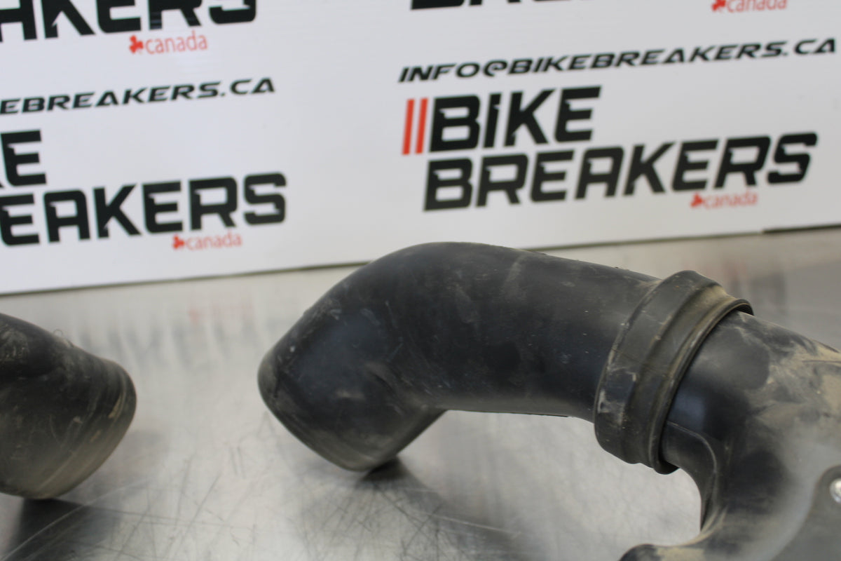 05-06 HONDA CBR600RR RIGHT LEFT AIR INTAKE DUCTS BB149