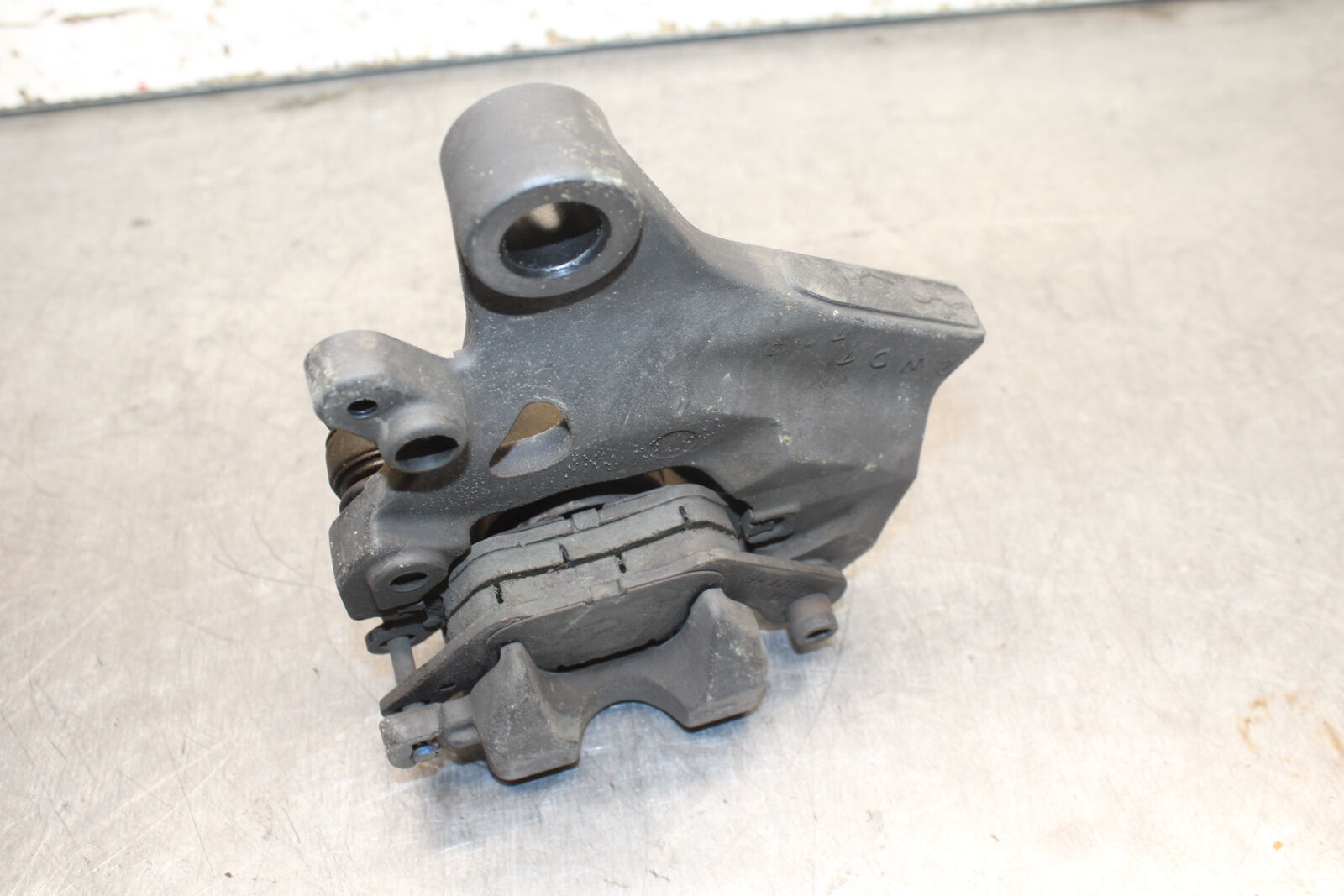 15-17 YAMAHA YZF R3 REAR BACK BRAKE CALIPER W MOUNT BRACKET BB111