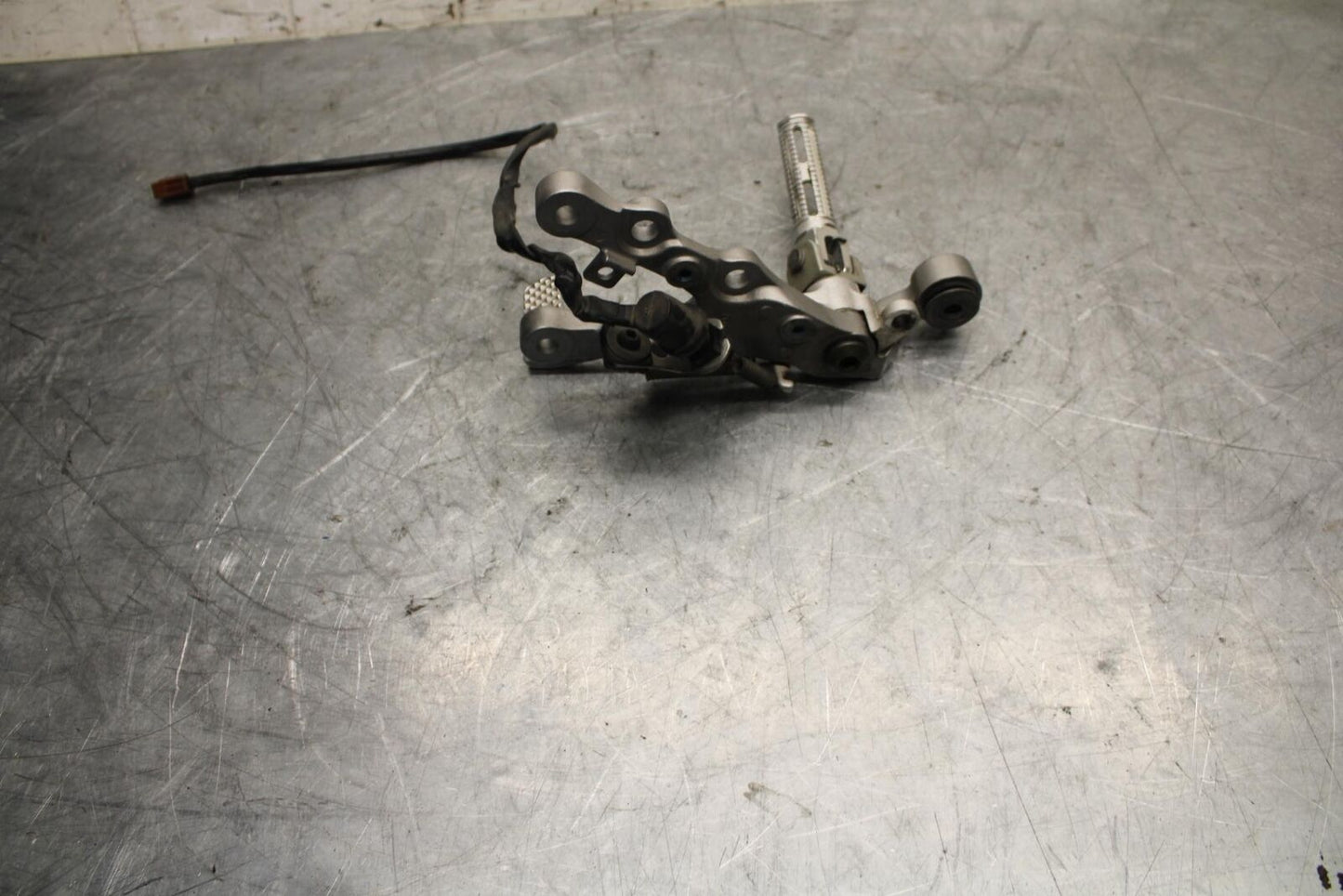 2007 Yamaha YZF R6 RIGHT REARSET REAR SET DRIVER FOOT PEG REST  BB525