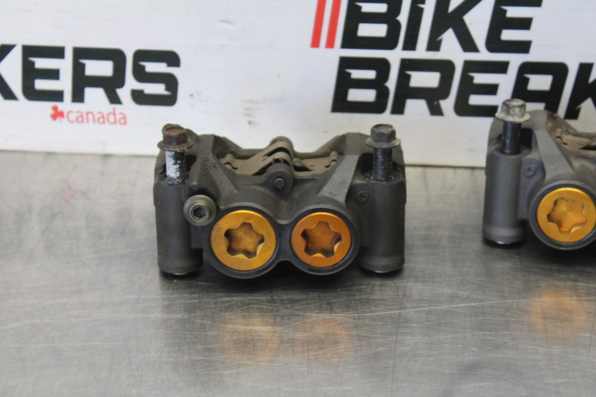 05 YAMAHA YZF R6 RIGHT LEFT FRONT BRAKE CALIPER SET PAIR CALIPERS BB858