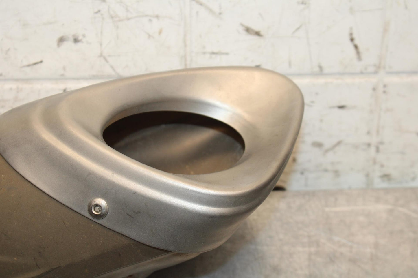 2015 Yamaha FZ09 REAR BACK MUFFLER EXHAUST PIPE COVER HEAT SHIELD GUARD BB69