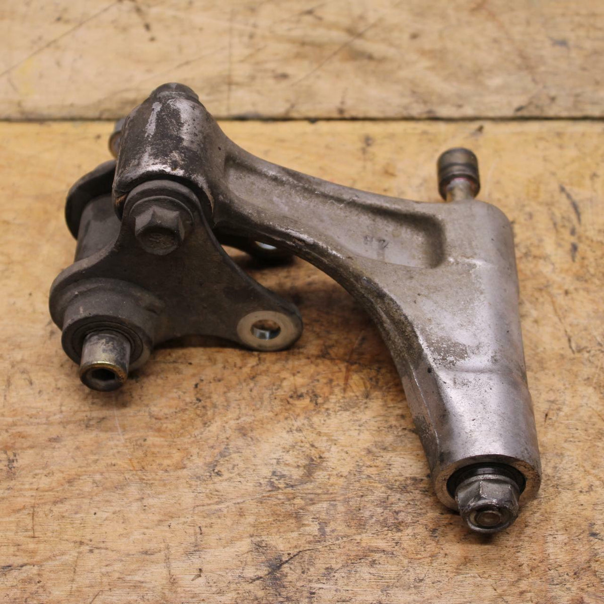 98-05 HONDA SUPER HAWK 1000 VTR1000F REAR DOGBONE SHOCK LINKAGE  BB341