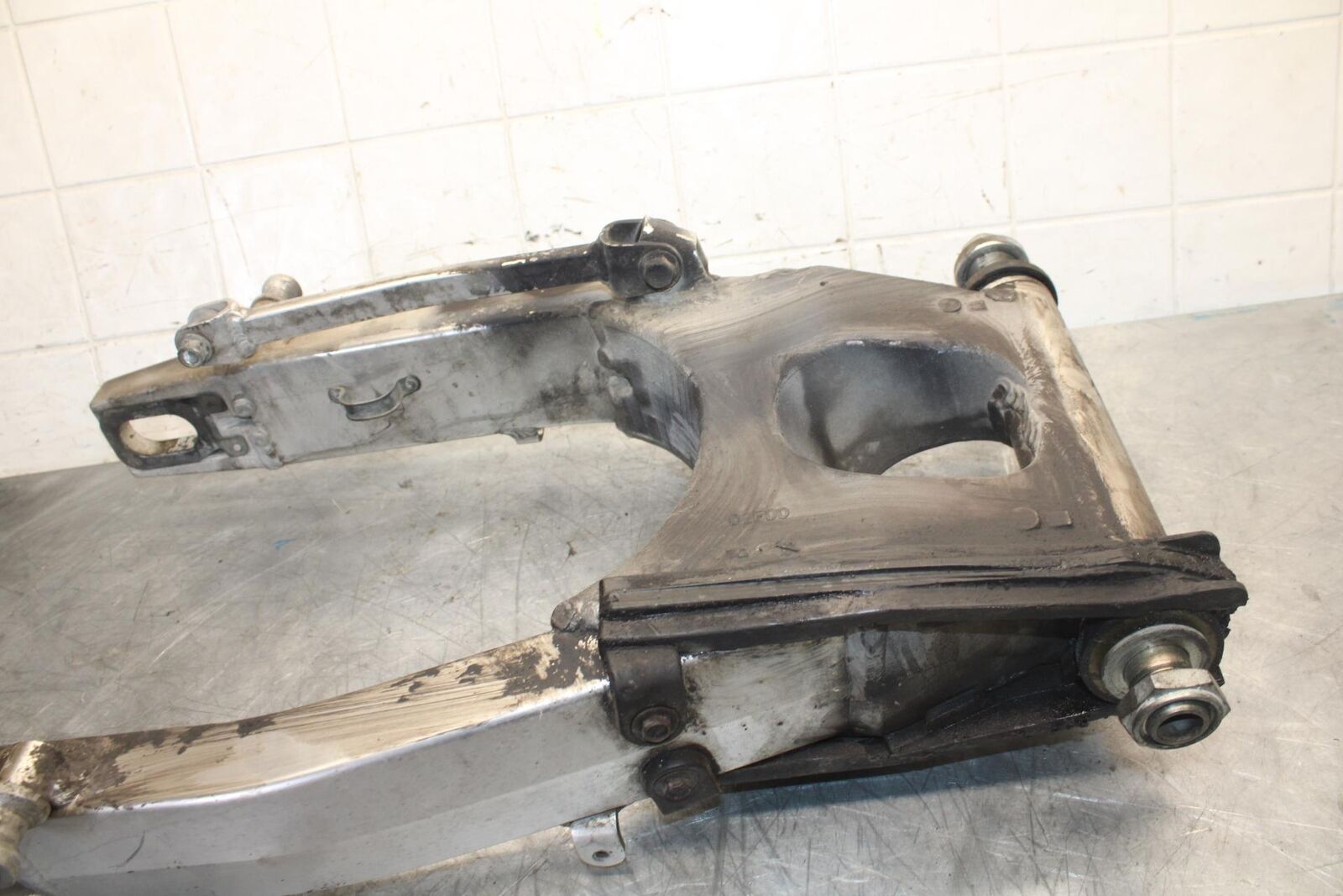 1998 Suzuki TL1000S REAR SWINGARM BACK SUSPENSION SWING ARM BB508