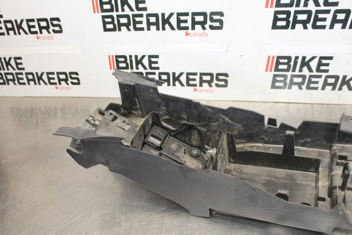 15-17 YAMAHA FJ09 REAR BACK TAIL UNDERTAIL BATTERY TRAY PLASTIC BB906