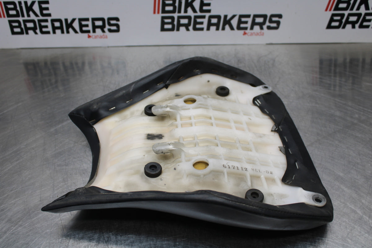 06-07 HONDA CBR1000RR FRONT DRIVERS SEAT PAD SADDLE PILLION BB166