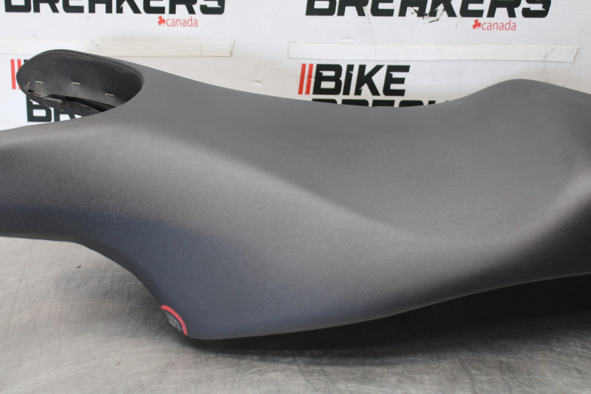 06-07 HONDA INTERCEPTOR 800 VFR800 FRONT REAR SEAT SADDLE BB917
